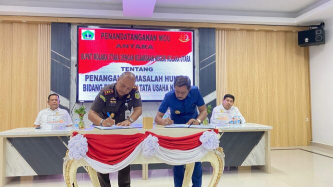 
 Pemkab dan Kejari Kolut Teken MoU