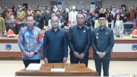 DPRD bersama Pemkab Kolaka resmi menyetujui Raperda tentang Pertanggungjawaban Pelaksanaan APBD tahun anggaran 2024 dalam rapat paripurna, Senin (14/7). FOTO: Humas DPRD Kolaka