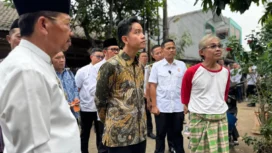 Wapres Gibran Rakabuming Raka meninjau langsung kawasan terdampak banjir di Perumahan Ciledug Indah 1, Kelurahan Pedurenan, Karang Tengah, Kota Tangerang. (Setwapres)