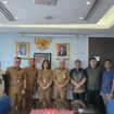 Sekda Sultra, Drs. H. Asrun Lio, M.Hum, Ph.D, mewakili Gubernur Sultra, Mayjen TNI (Purn) Andi Sumangerukka saat menghadiri Rapat Persiapan Rakornas Produk Hukum Daerah Tahun 2025 di Provinsi Sultra. Nampak Sekda Sultra bersama Direktur Produk Hukum Daerah Ditjen Otonomi Daerah Kemendagri RI, Imelda, bertempat di Ditjen Otdan Kemendagri RI, Jakarta Pusat. Foto Setda Sultra