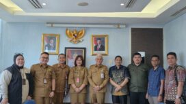Sekda Sultra, Drs. H. Asrun Lio, M.Hum, Ph.D, mewakili Gubernur Sultra, Mayjen TNI (Purn) Andi Sumangerukka saat menghadiri Rapat Persiapan Rakornas Produk Hukum Daerah Tahun 2025 di Provinsi Sultra. Nampak Sekda Sultra bersama Direktur Produk Hukum Daerah Ditjen Otonomi Daerah Kemendagri RI, Imelda, bertempat di Ditjen Otdan Kemendagri RI, Jakarta Pusat. Foto Setda Sultra