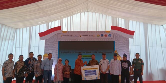 
 UT School Diluncurkan di SMKN 9 Kolaka