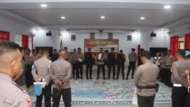 Kapolresta Kendari, Kombes Pol. Edwin L. Sengka, S.I.K., M.Si memimpin apel gelar pasukan pengamanan Rakornas Produk Hukum Daerah Tahun 2025. Endra/ Kolaka Pos