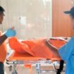 Korban bunuh dievakuasi ke RSUD Muna untuk dilakukan visum. Ahmad/ Kolaka Pos