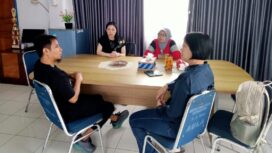 Camat Puuwatu Sainul Latief saat mengingatkan orang tua agar memperketat pengawasan anak agar tidak terlibat dalam balapan liar. Foto: Kadamu/Kolaka Pos