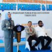 Wali Kota Kendari, Siska Karina Imran saat memberikan sambutan usai melantik 55 Lurah. Kadamu/WARTASUAR.COM