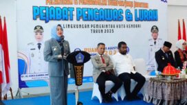Wali Kota Kendari, Siska Karina Imran saat memberikan sambutan usai melantik 55 Lurah. Kadamu/WARTASUAR.COM