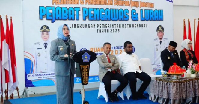 
 Wali Kota Kendari, Siska Karina Imran saat memberikan sambutan usai melantik 55 Lurah. Kadamu/WARTASUAR.COM