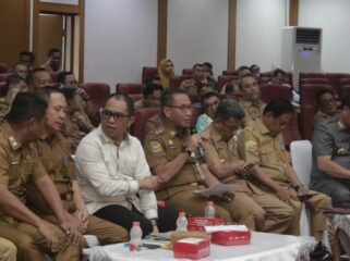 Ketgam: Sekda Kota Kendari, Amir Hasan saat memberikan keterangan. Foto: Kadamu/Kolaka Pos