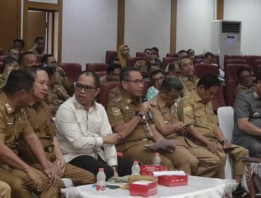 Ketgam: Sekda Kota Kendari, Amir Hasan saat memberikan keterangan. Foto: Kadamu/Kolaka Pos