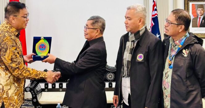 
 STIE 66 saat melakukan kunjungan akademik ke Australia dan berkesempatan bertemu langsung dengan KJRI Sydney, Pendekar Muda Leonard F. Sondakh. Foto ist

