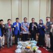 Wagub Sultra Hugua saat pose bersama usai menghadiri Pengenalan Budaya Akademik dan Kemahasiswaan di IAIN Kendari. Foto Kadamu