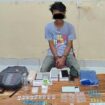 
Tersangka R dan Sejumlah Batang Bukti Narkoba Diperlihatkan Polisi Ke Publik. Ahmad Kolaka Pos