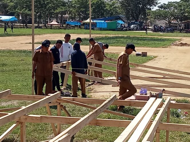 
 Jelang HUT ke-80 RI, Persiapan Fasilitas Upacara di Koltim Dimatangkan