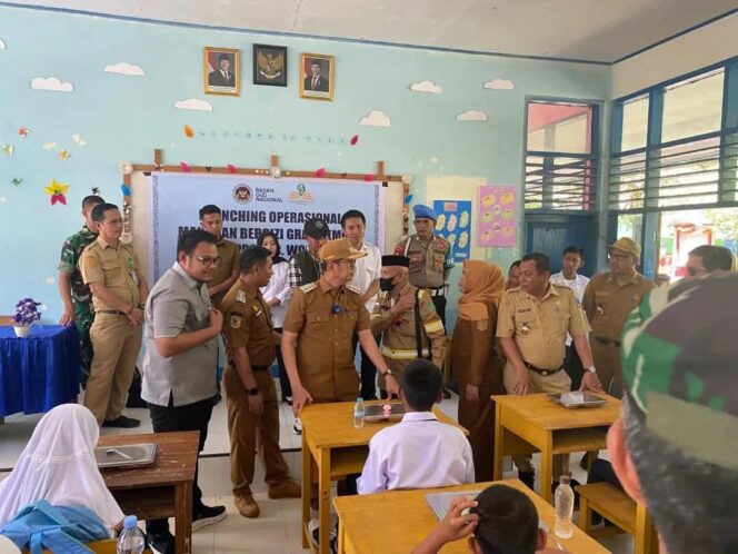 
 Bupati Kolaka menghadiri Launching MBG di kecamatan Wolo. Foto Diskominfo Kolaka