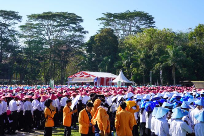 
 Civitas Academica UHO Sambut Ribuan Mahasiswa Baru