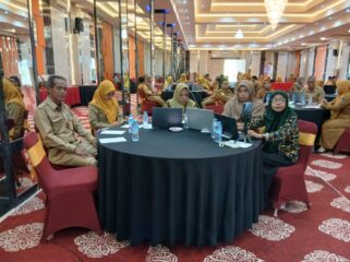Kepala DP3A Kabupaten Buton Utara, La Nita, S.Pd, M.M., mengikuti rapat koordinasi dan sinkronisasi penyelenggaraan Pengarusutamaan Gender (PUG) tahun 2025 di salah satu hotel Kota Kendari, Senin (15/9).