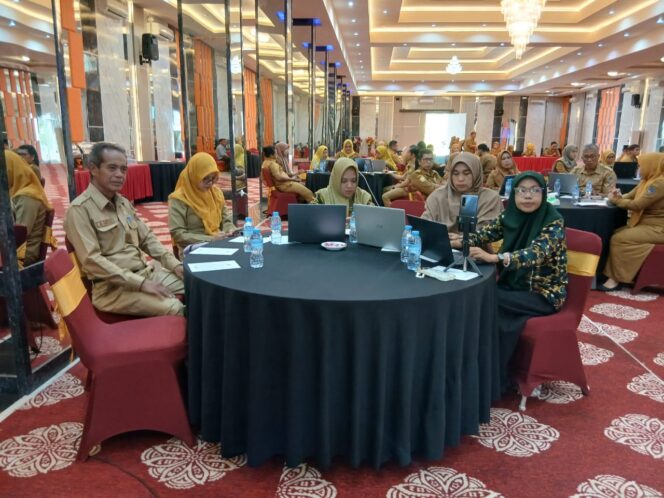 
 Kepala DP3A Kabupaten Buton Utara, La Nita, S.Pd, M.M., mengikuti rapat koordinasi dan sinkronisasi penyelenggaraan Pengarusutamaan Gender (PUG) tahun 2025 di salah satu hotel Kota Kendari, Senin (15/9).