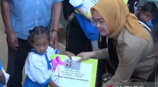 Walikota Kendari Kucurkan Beasiswa Rp1,5 Miliar