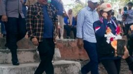 Sekda Muna, Eddy Uga Mendampingi Utusan Khusus Presiden RI Bidang Pariwisata, Zita Anjani Saat Mengeksplor Spot Wisata di Muna. Foto Ahmad Kolaka Pos