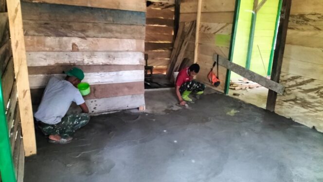 
 Satgas TMMD Koltim Rampungkan Plesteran Rumah Warga Tonggauna