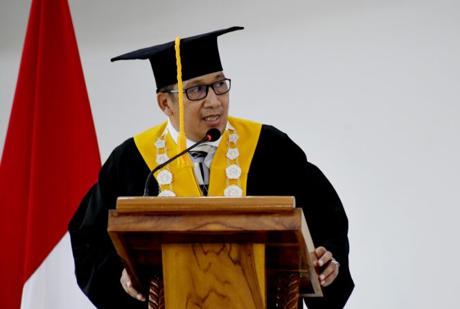 
 Hari Kedua Wisuda Periode Juli–Oktober 2025, UHO Kukuhkan 758 Wisudawan