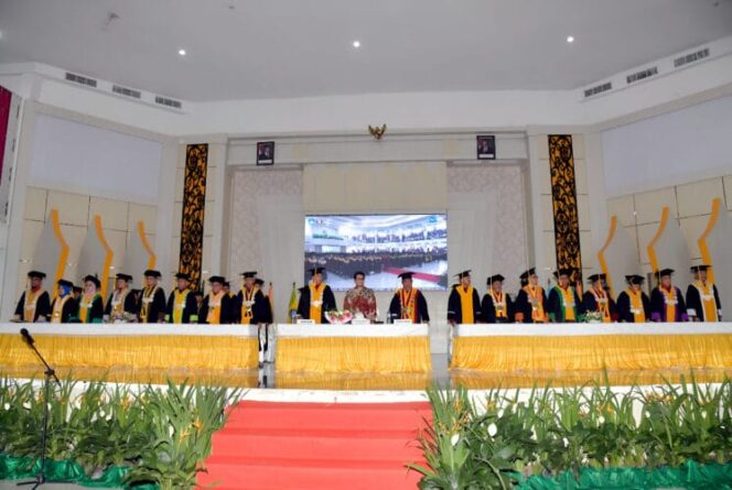 
 Universitas Halu Oleo (UHO) resmi menggelar Rapat Senat Terbuka dalam rangka Wisuda Periode Juli–Oktober 2025. Foto Humas UHO