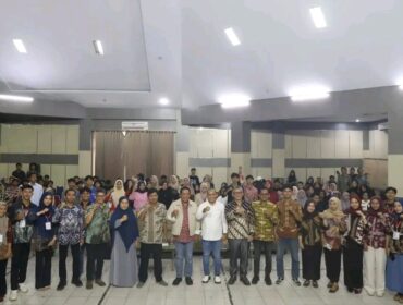 Wakil Gubernur Sulawesi Tenggara, Hugua menjadi narasumber utama pada Seminar bertema 
