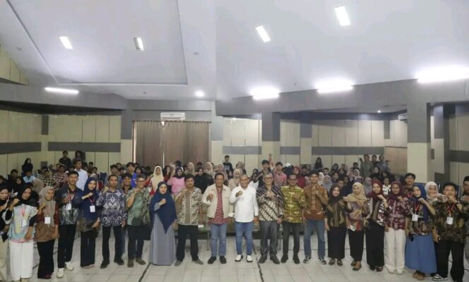 
 Wakil Gubernur Sulawesi Tenggara, Hugua menjadi narasumber utama pada Seminar bertema 