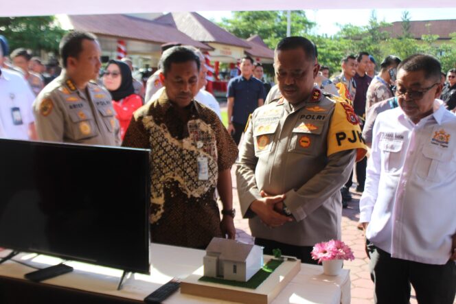 
 Kapolda Sultra Resmikan Expo Perumahan Personel Polri dan Bazar UMKM di Kendari