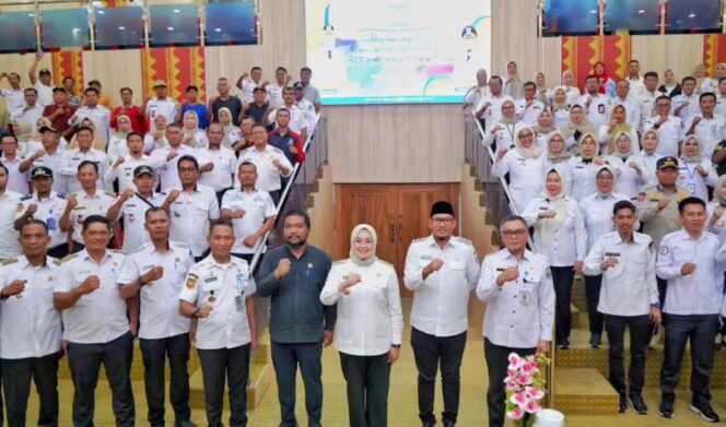 
 Ketua DPRD LM. Inarto saat pose bersama usai menghadiri Rakor. Foto Kadamu/wartasuar.com