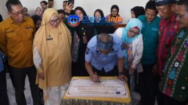 Bupati Kolaka H. Amri, meresmikan Puskesmas Polinggona yang kini siap melayani kebutuhan kesehatan dasar warga setempat. Foto Diskominfo Kolaka