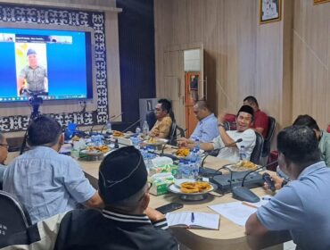 Rakor tersebut diikuti oleh Sekretaris Daerah kabupaten/kota se-Sulawesi Tenggara. Pemkab Kolaka diwakili langsung oleh Sekretaris Daerah Kabupaten Kolaka, Akbar. Foto Diskominfo Kolaka