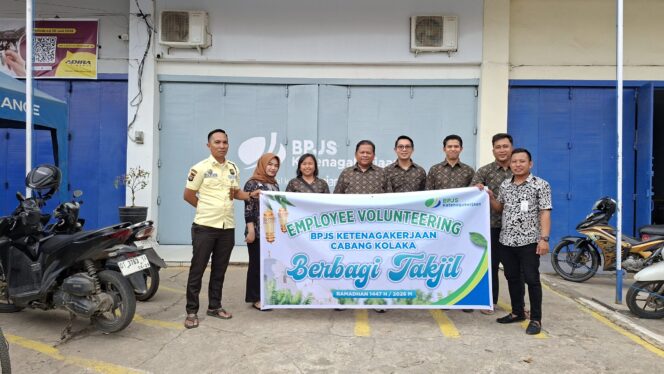 
 BPJS Ketenagakerjaan Kolaka Tebar Berkah Ramadan Lewat Aksi Berbagi Takjil
