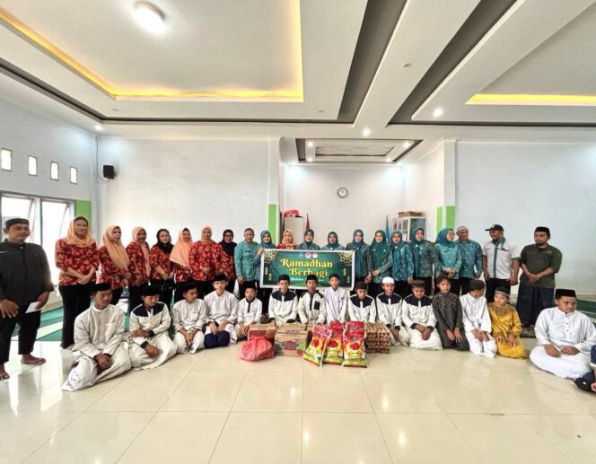 
 TP-PKK dan DWP Koltim Gelar Ramadan Berbagi di Tirawuta