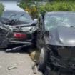  Kondisi dua mobil Kadis Pemprov Sultra yang mengalami kecelakaan saat menuju ke Baubau, Sulawesi Tenggara, Kamis (5/3/2026). FOTO: Antara