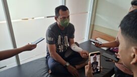Pengawas jalan produksi PT Toshida Indonesia, La Ode Tahir (39), yang mengalami luka berat akibat sabetan senjata tajam saat berada di Rumah Sakit