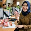 Ilustrasi Gaji ke 13 ASN, PNS, TNI, Polri dan Pensiunan. Gemini AI