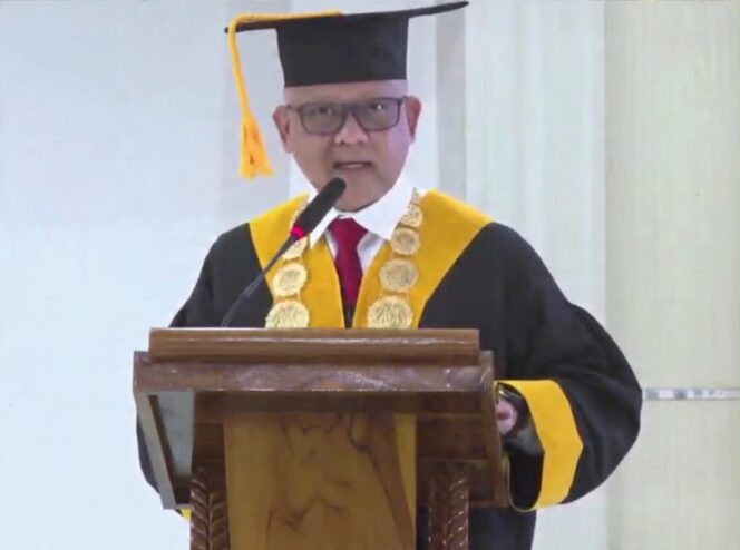 
 UHO Wisuda 752 Lulusan, Plt Rektor Ajak Alumni Terus Berkarya dan Berkontribusi bagi Bangsa
