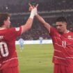 Pemain Timnas Indonesia Ragnar Oratmangoen dan Ole Romeny merayakan gol pada laga melawan Singapura di FIFA ASEAN Cup 2026 (Foto: Bola.Net/Budy Santoso)
