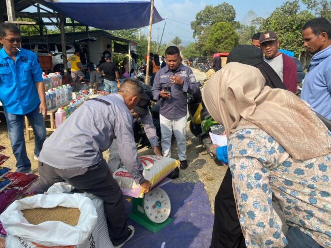 
 Beras Berlabel 10 Kg Ditimbang Cuma 8 Kg, Dinas Perdagangan Kolut Turun Tangan