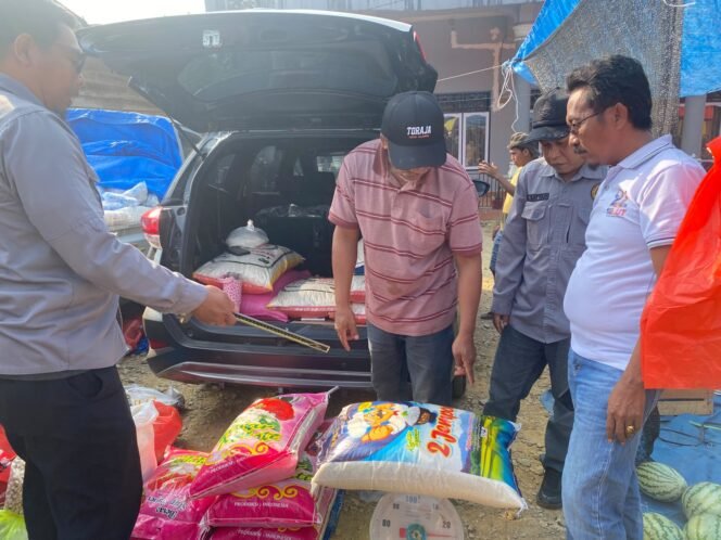 
 Dari Mangkutana ke Kolut, Beras Dikemas Ulang Pedagang Malah Susut Saat Ditimbang