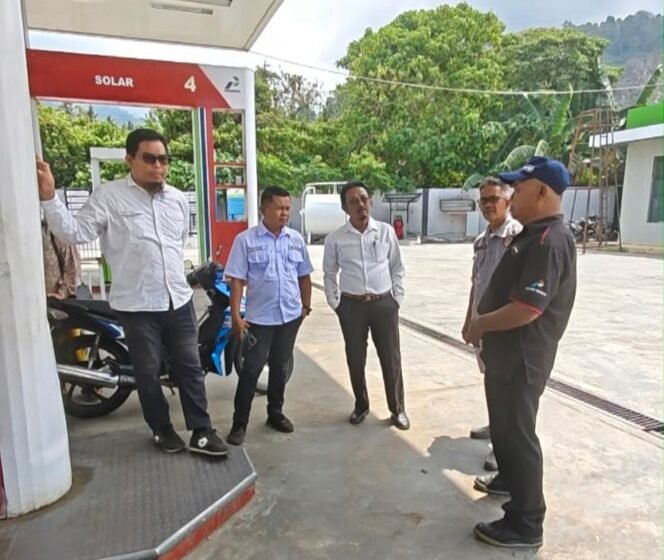 
 Antrean BBM Kolut Tak Kunjung Reda, Disdag Batasi Pelansir dan Siapkan Sistem Pengisian Ganjil-Genap