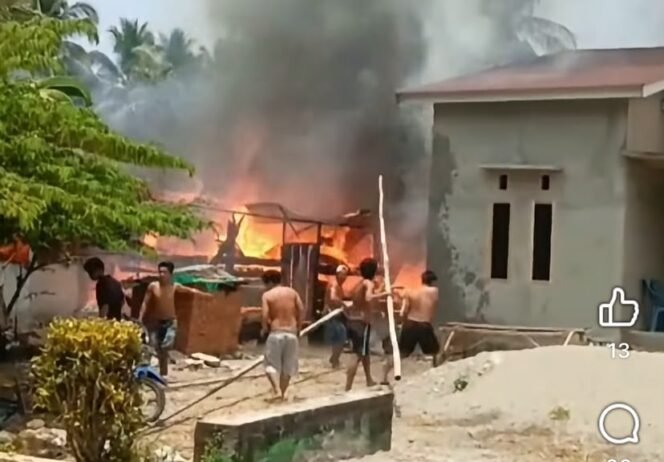 
 Api dari Tungku Tanah Liat Hanguskan Rumah Dewi di Ranteangin Kolut, Rugi Rp50 Juta